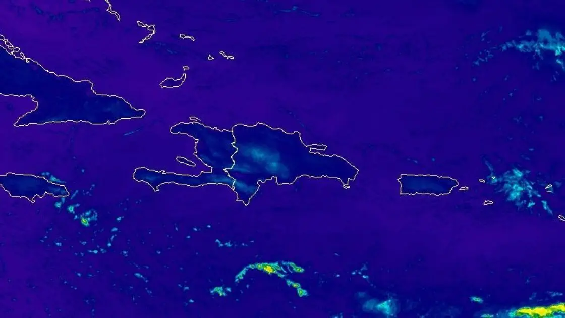 Temperaturas calurosas y posibles lluvias hacia el interior del país