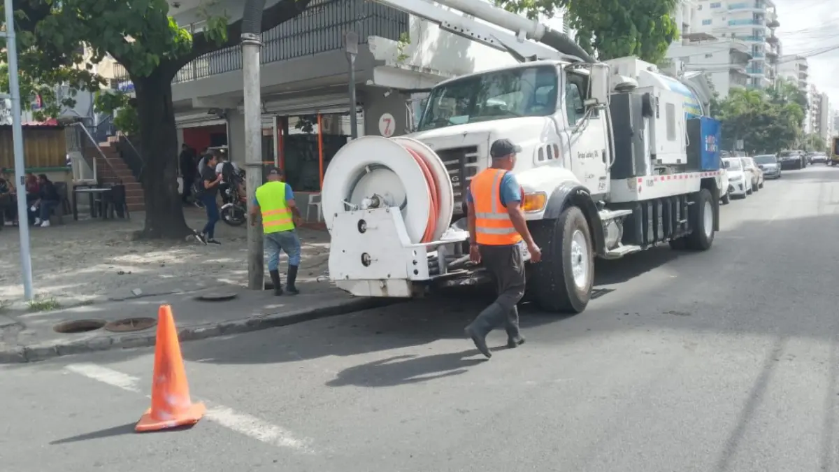 Alcaldía del DN refuerza limpieza de filtrantes e imbornales ante incidencia de vaguada