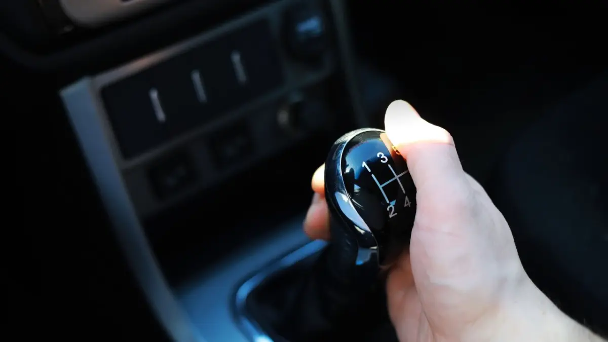 Vehículo automático o manual: ¿cuál gasta más combustible?