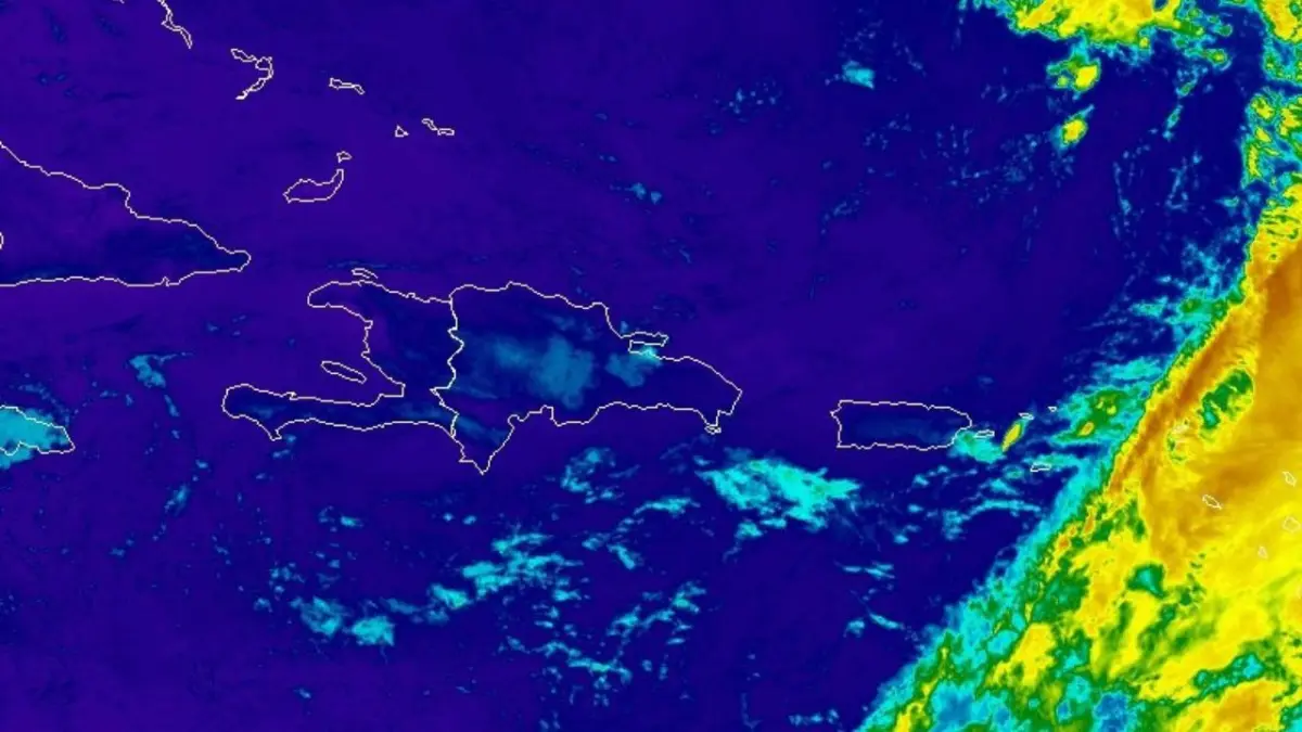 Aguaceros dispersos y ráfagas de viento hacia varios puntos del país; vigentes avisos y alertas