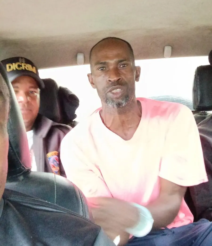 Capturan hombre captado en video golpeando un perro en la vía pública en Monte Plata