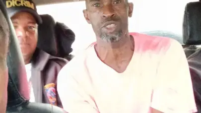 Capturan hombre captado en video golpeando un perro en la vía pública en Monte Plata