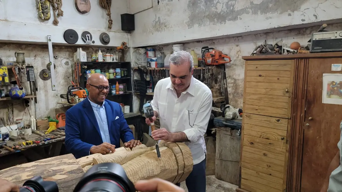 Abinader visita Casa Museo del escultor Juan Trinidad en Bonao