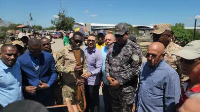 Autoridades haitianas devuelven escopeta robada en territorio Dominicano