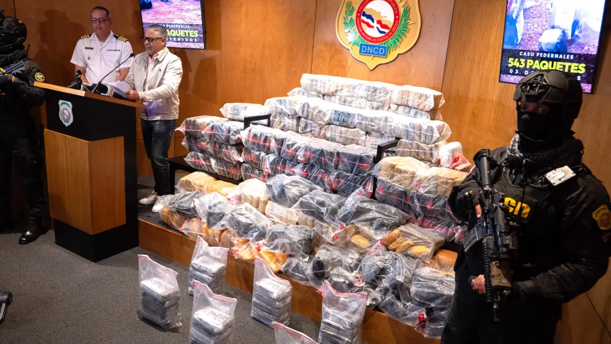 Intervienen lancha con 543 paquetes de drogas en operativo en Pedernales