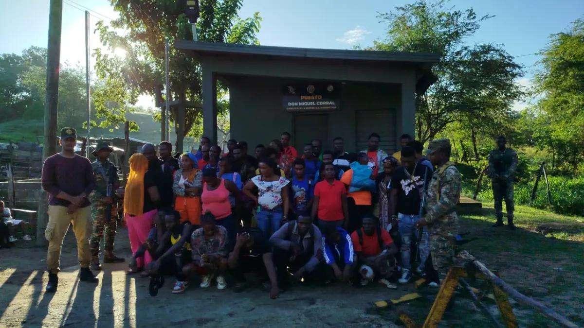 Un grupo de 44 inmigrantes indocumentados fue interceptado por el Ejército en zona rural de Dajabón