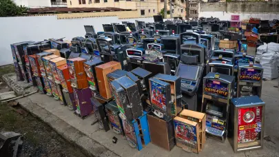 Ministerio de Hacienda destruye m&aacute;s de 1,500 equipos usados para venta ilegal de juegos de azar