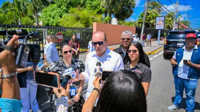 Alcald&iacute;a inicia operativos para regular y limpiar cableado a&eacute;reo en Santiago