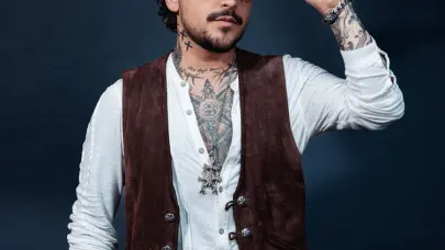 Christian Nodal abre preventa exclusiva con descuento especial para clientes VISA