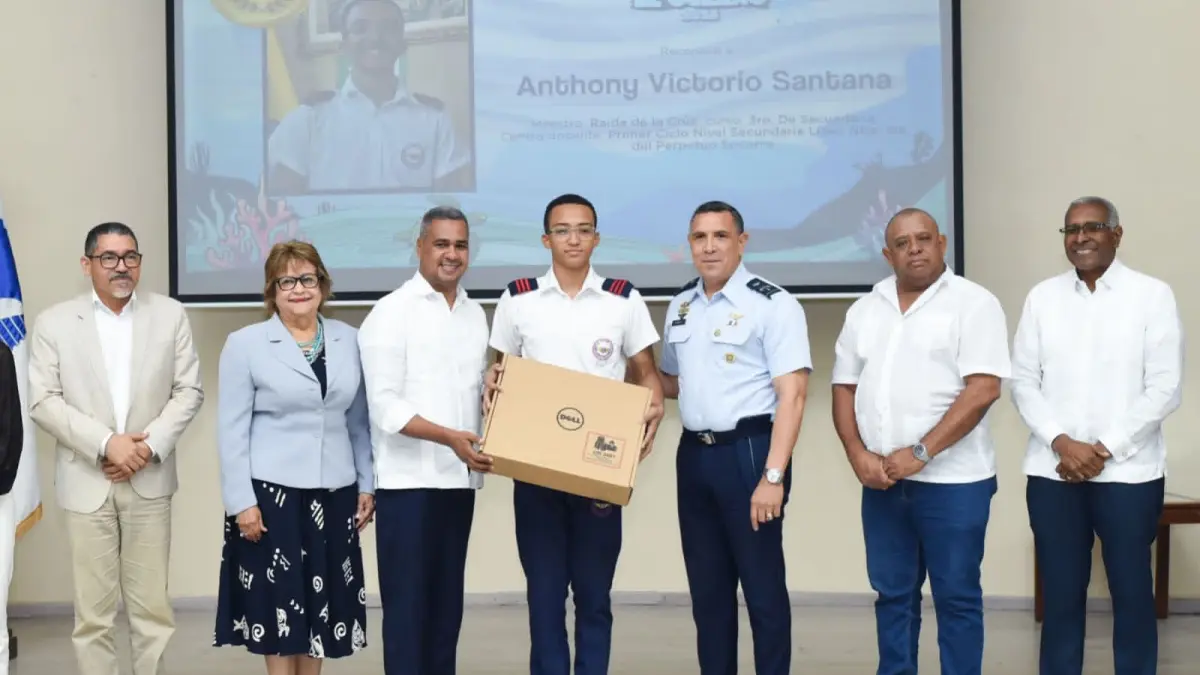 INPOSDOM reconoce talento estudiantil en el 54º Concurso Internacional de Composiciones Epistolares de la UPU