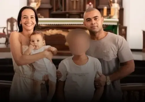 Un adolescente de 14 años que ultimó a sus padres y a su hermano; dice: «Lo haría de nuevo»