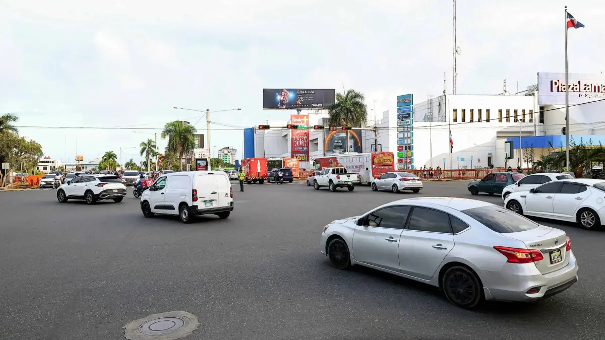 Gobierno anuncia restricciones de giro a la izquierda en 30 intersecciones