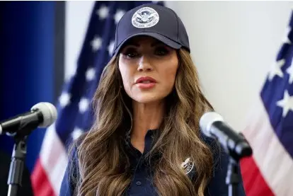 Hospitalizan a la secretaria de Seguridad Nacional de EEUU