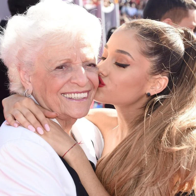 Ariana Grande confirma la muerte de su abuela, Nonna, a los 99 años