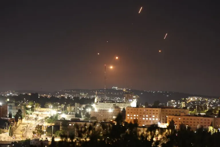 EE.UU. está ayudando a Israel a interceptar los misiles lanzados por Irán