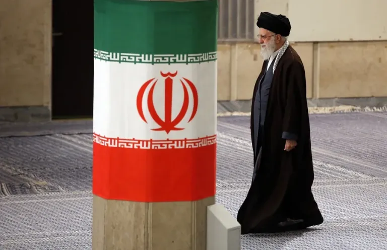 El líder supremo de Irán nombra a posibles sucesores por si lo matan, según The New York Times