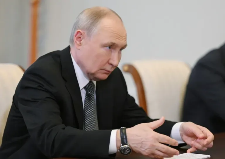 Putin tacha de «tontería» los supuestos planes de Rusia de atacar a un país de la OTAN