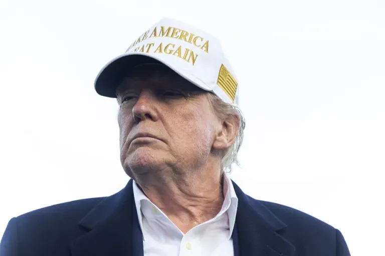 Trump dice que EE. UU. destruyó «totalmente» las instalaciones nucleares de Irán y critica a quienes lo cuestionan