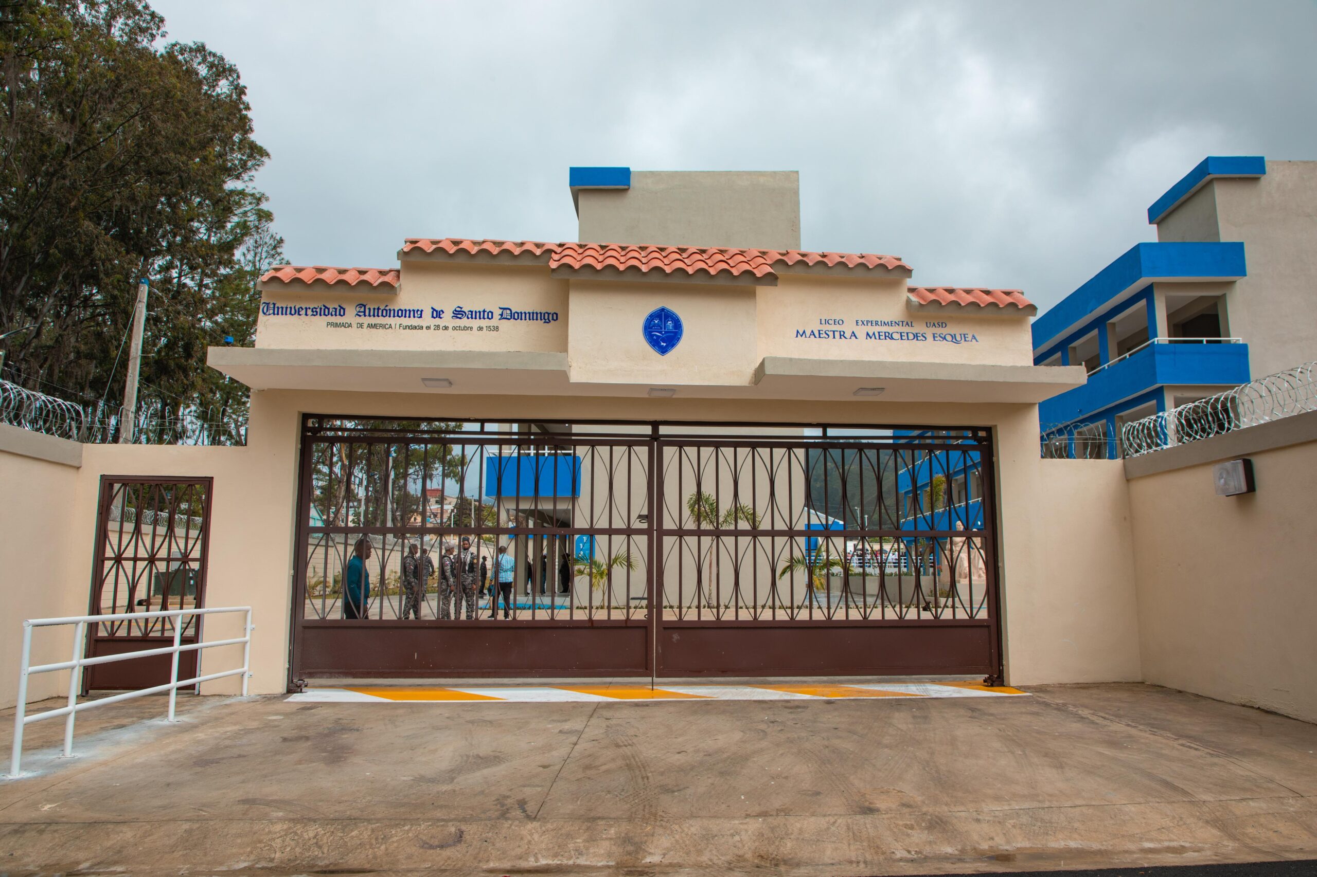 Entrada principal de universidad