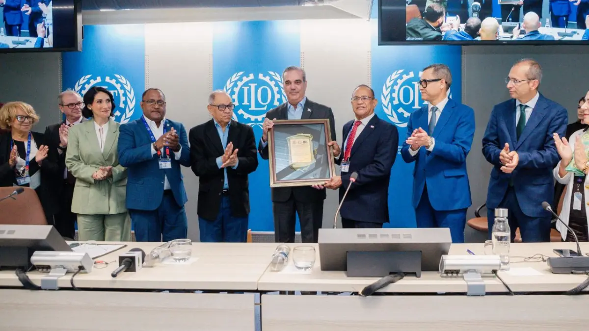 Abinader recibe reconocimiento en acto de la OIT en Suiza por su respaldo a los derechos, dignidad y bienestar de la clase trabajadora