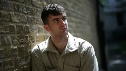 Dos jóvenes británicos acusan a su madre conspiracionista de la muerte de su hermana por cáncer