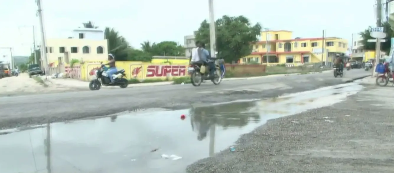 Aguas negras y filtrantes tapados afectan a residentes de El Encanto en Higüey