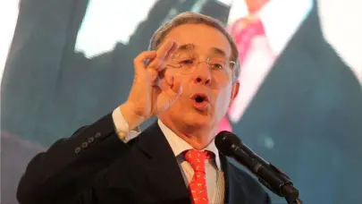 Expresidente colombiano &Aacute;lvaro Uribe denuncia que preparan un atentado en su contra