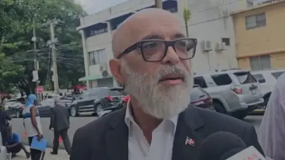 &Aacute;ngel Mart&iacute;nez comparece ante tribunal; abogados critican coerci&oacute;n impuesta en caso IEC