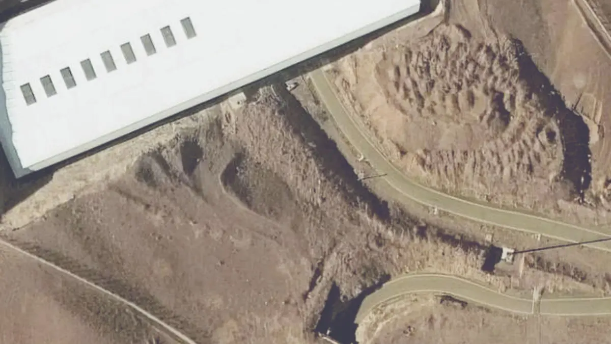 Prensa iraní dice que sitios nucleares fueron atacado por bombardeos enemigos