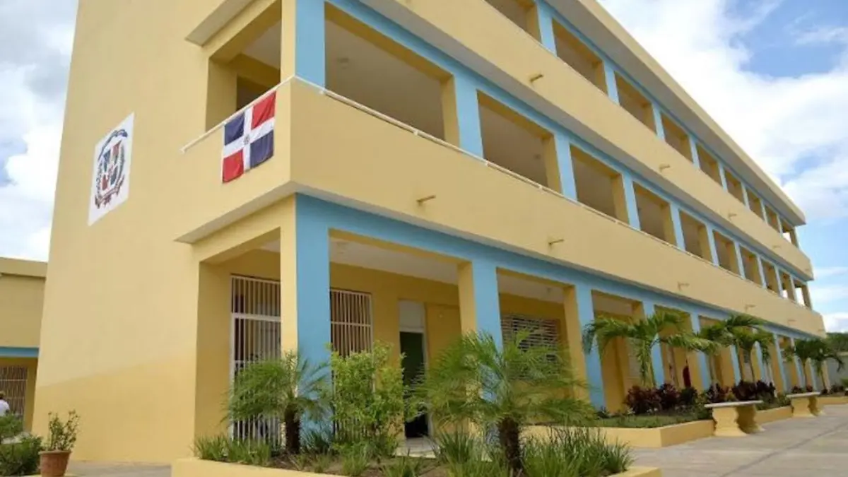 Padres buscan cupos escolares a un mes del inicio de clases
