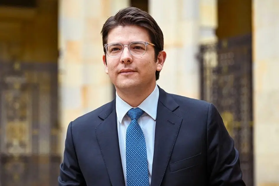 Colombianos realizan una velatón en las regiones por Uribe Turbay y cese de la violencia