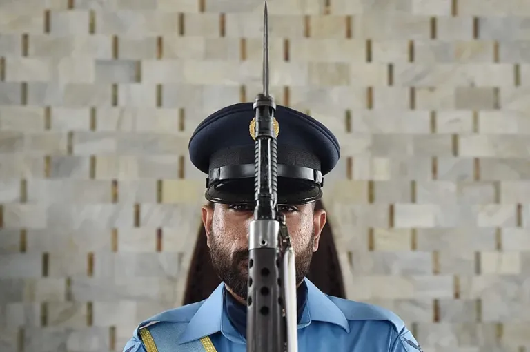 Al menos trece soldados muertos en un atentado suicida con coche bomba en Pakistán