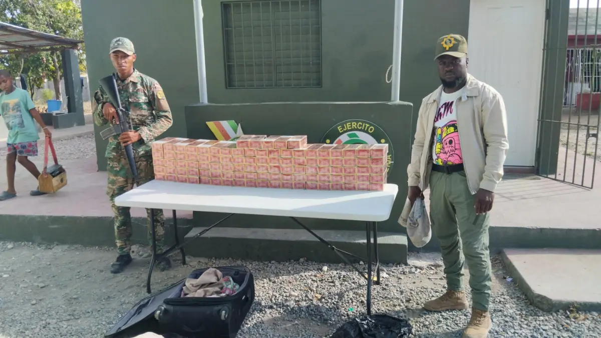 Arrestan dos pasajeras de autobús con contrabando de 20 mil cigarrillos