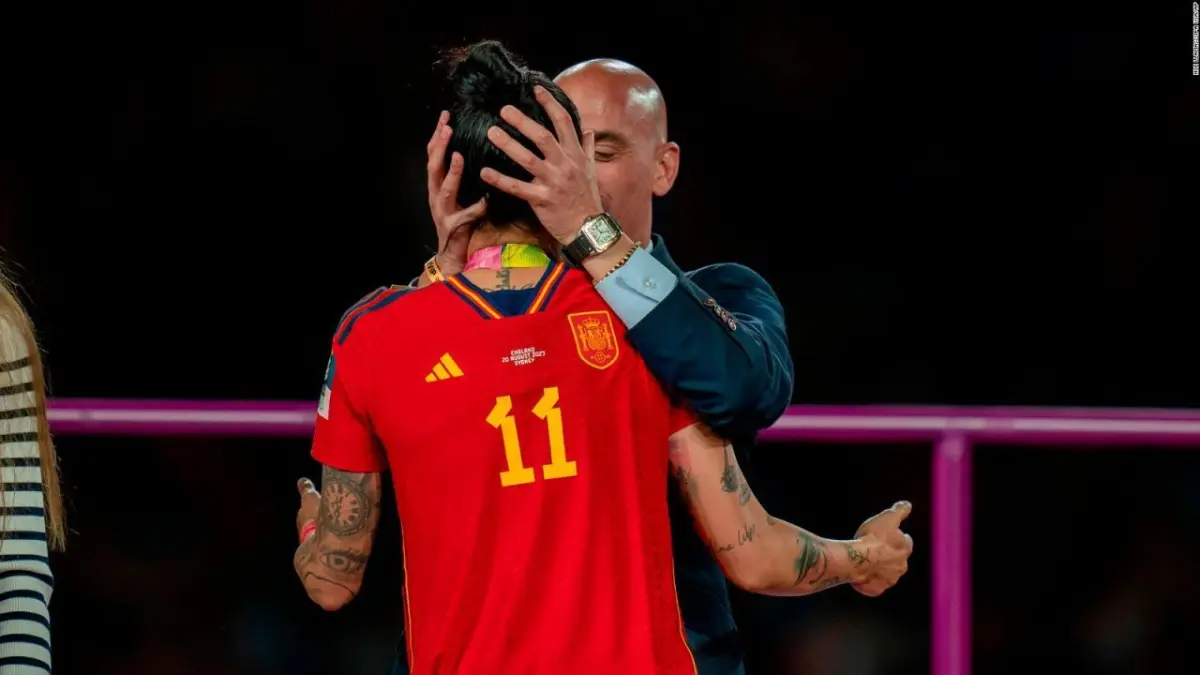 Confirman condena por agresión sexual contra el exjefe del fútbol español por el beso a Jenni Hermoso