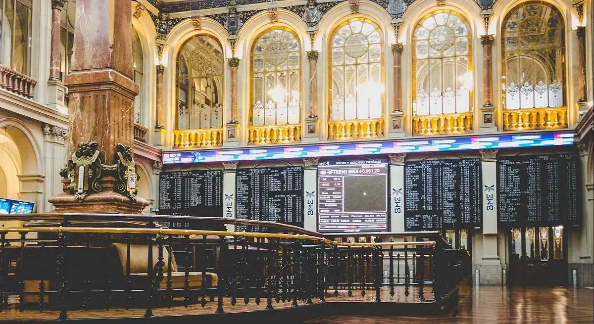 Las bolsas europeas mantienen la mesura en espera de la respuesta de Irán tras ataque EEUU