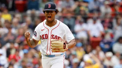 Bello y Devers lideran barrida de los Medias Rojas sobre los Yankees