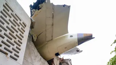 Hallan caja negra del vuelo de Air India siniestrado en la azotea de un edificio
