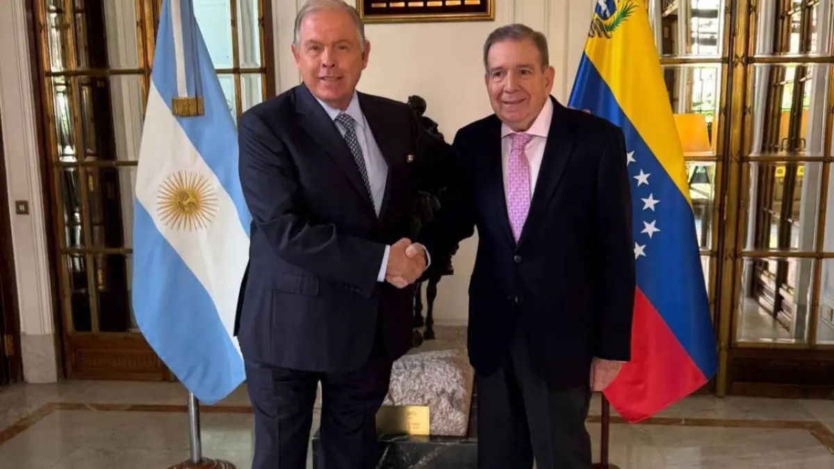 El canciller argentino se reúne con el opositor venezolano Edmundo González en Madrid