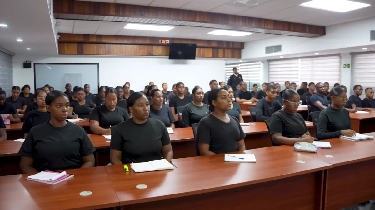 Migración incorpora 465 nuevos agentes para reforzar el control en todo el país