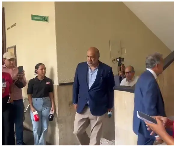 Equipo legal de Antonio Espaillat acude a la cárcel del Palacio de Justicia de Ciudad Nueva