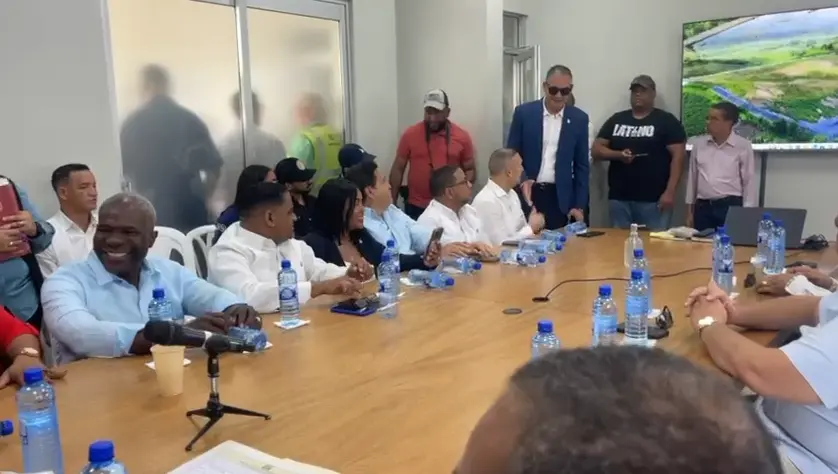 Comisión de diputados visita Planta de Revalorización de Desechos en SFM; analizan tratamiento a residuos