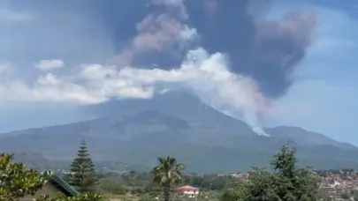 El volcán italiano Etna registra una potente erupción con coladas piroclásticas