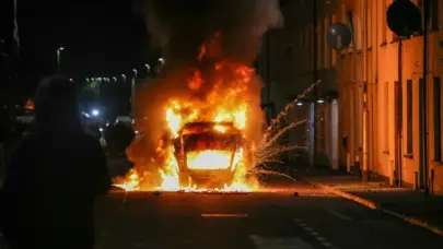 Seis detenidos y una veintena de policías heridos por disturbios de carácter racista en Irlanda del Norte