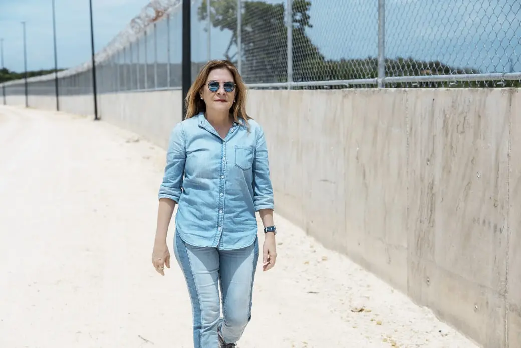Carolina Mejía dibuja su aspiración presidencial desde la frontera con Haití