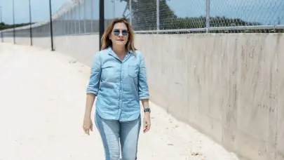 Carolina Mej&iacute;a dibuja su aspiraci&oacute;n presidencial desde la frontera con Hait&iacute;