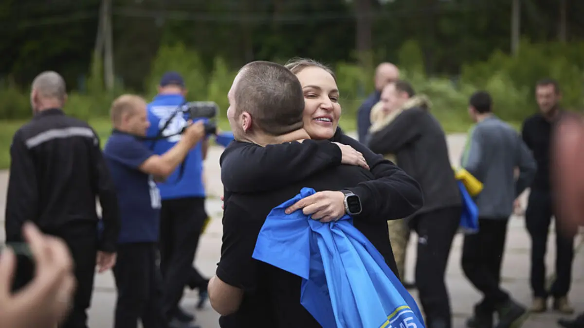 Alivio, esperanza, gratitud y angustia: cómo vuelven a Ucrania los cautivos en Rusia