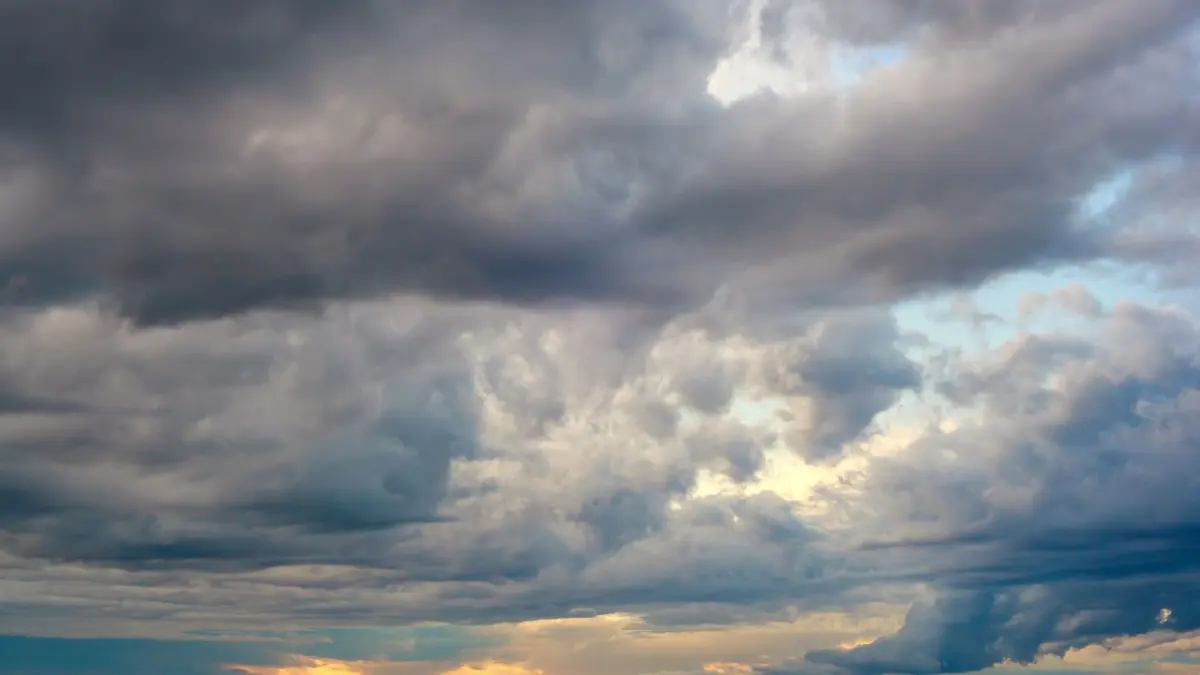 Indomet: Sistema anticiclónico y una capa moderada de polvo del Sahara durante las horas matutinas