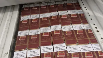 M&aacute;s de 70 mil cigarrillos il&iacute;citos fueron ocupados bajo el falso piso de un cami&oacute;n en Montecristi.