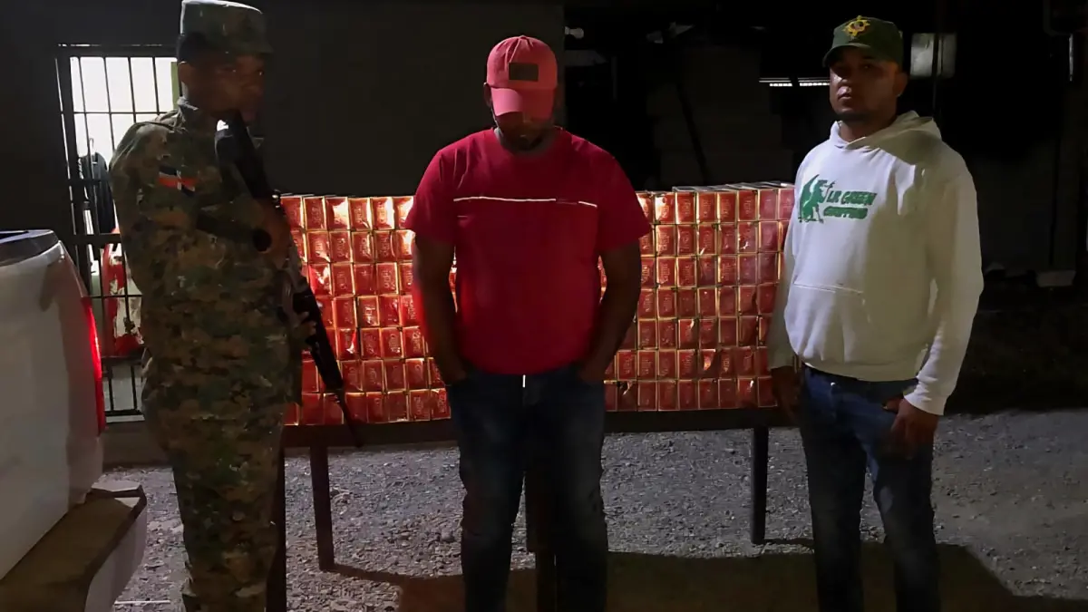 En Navarrete ocupan contrabando de más de 68 mil cigarrillos en una camioneta