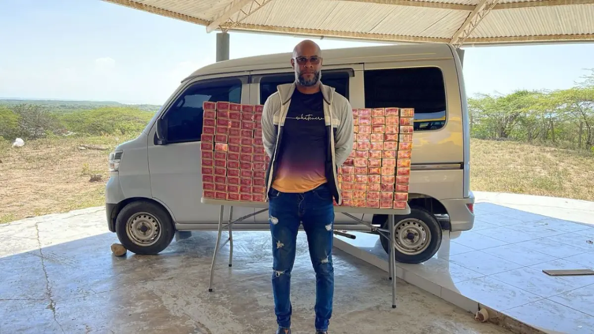 Ocupan más de 49 mil cigarrillos ilícitos en Montecristi, escondidos en un minibús